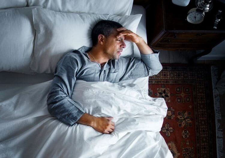 cluster headache man in bed