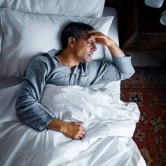cluster headache man in bed